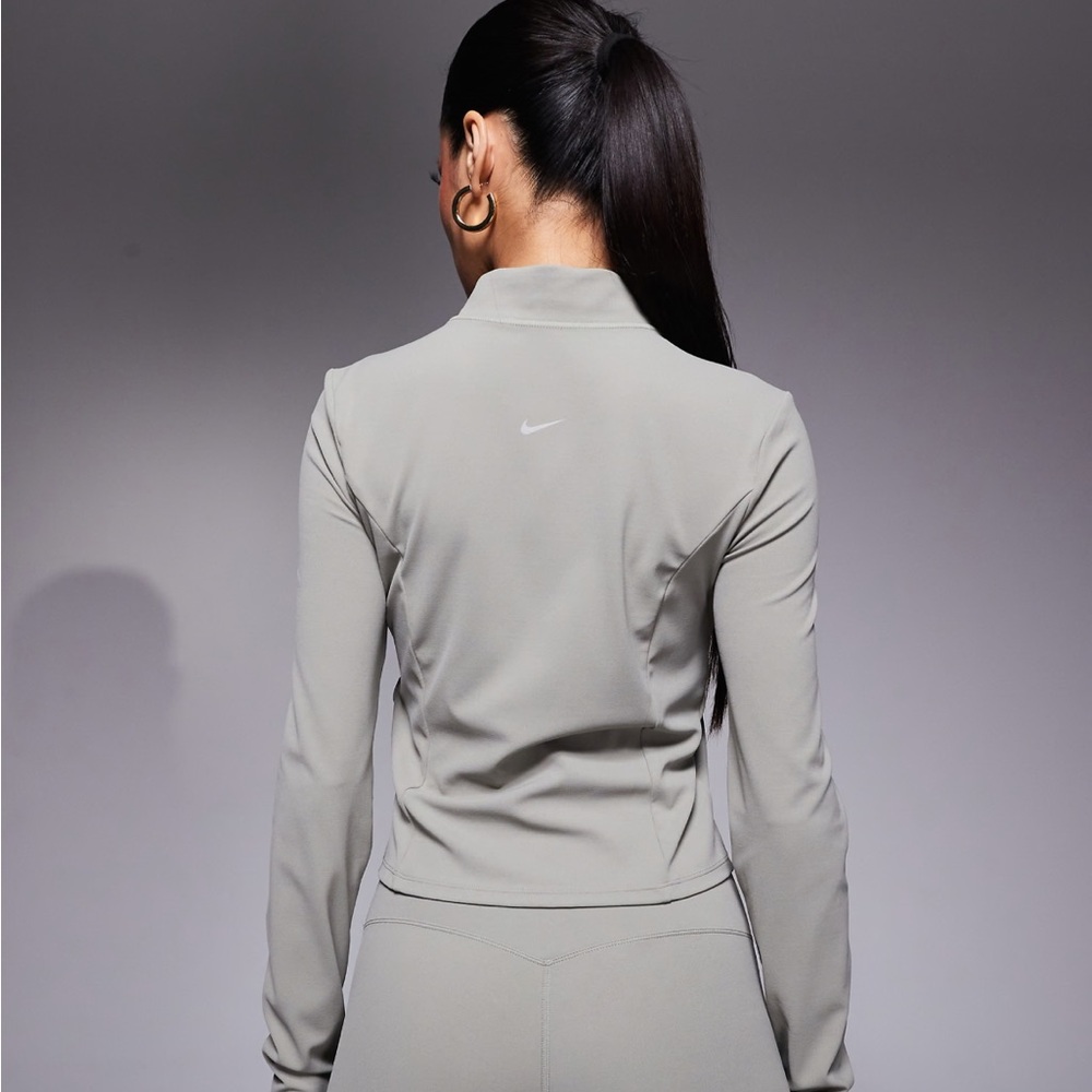Women's Nike Zenvy Full zip Top
